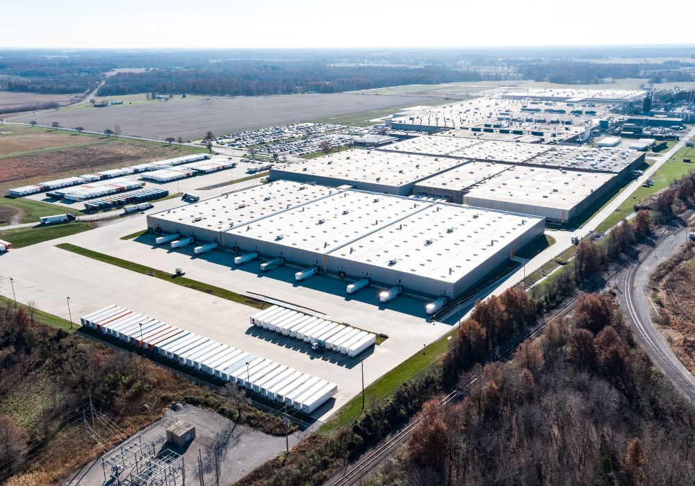 CTtA Distribution Warehouse_Website Body Image_1000x700 (4) Aerial view of multiple warehouses in a row