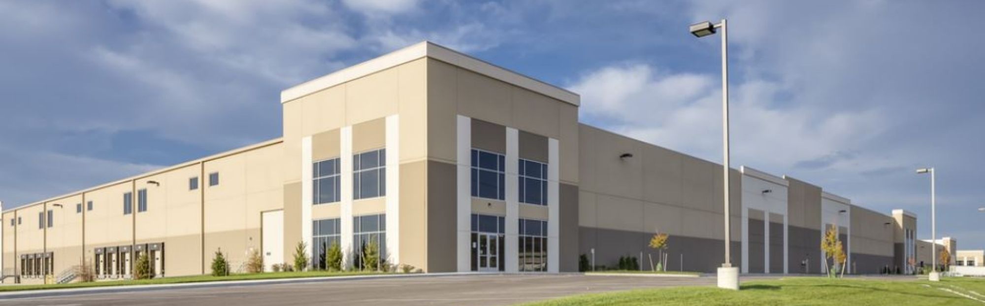 Riverport Trade Center_Website Hero_2000x621 Exterior of a tan distribution center
