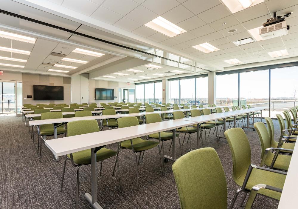 Ameren IL Office_Website Body_1000x700 (4) Large conference room with chairs and tables in rows