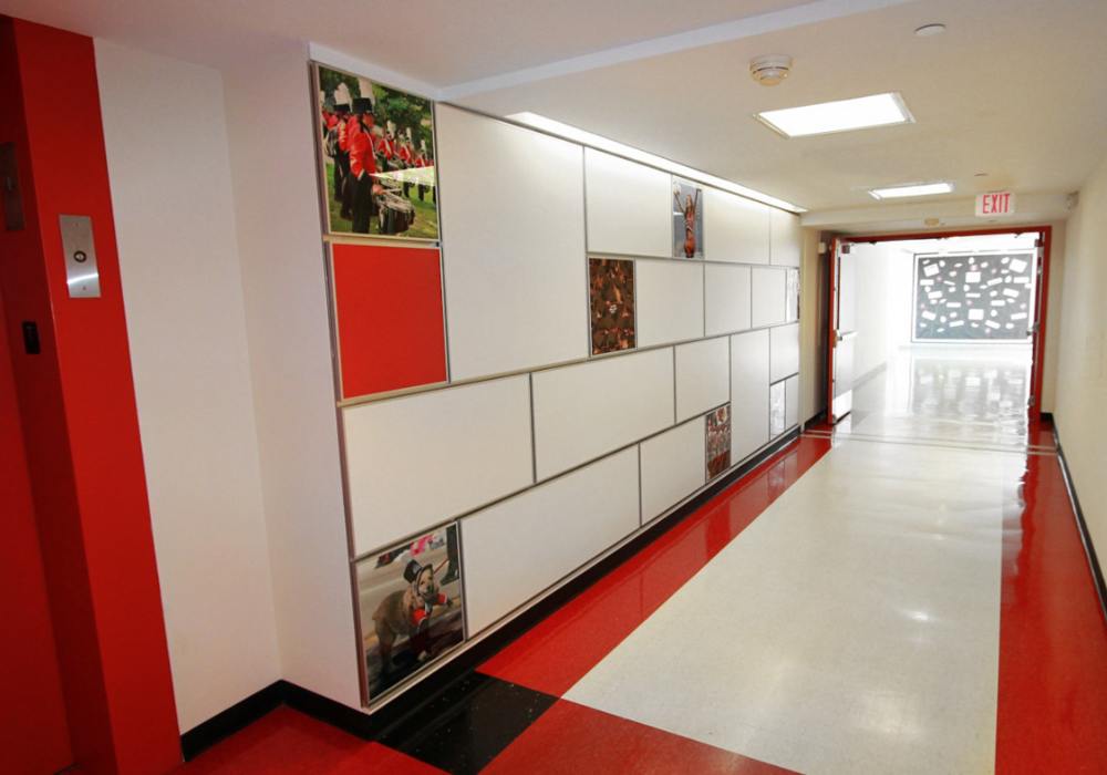 ISU Watterson Towers_Website Body_1000x700_2 A hallway with a patterned wall with white, red, and picture tiles.