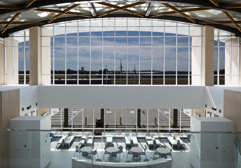 Veterans Airport So. IL _Website Body_1000x700 (3) Large open room with glass walls and seating
