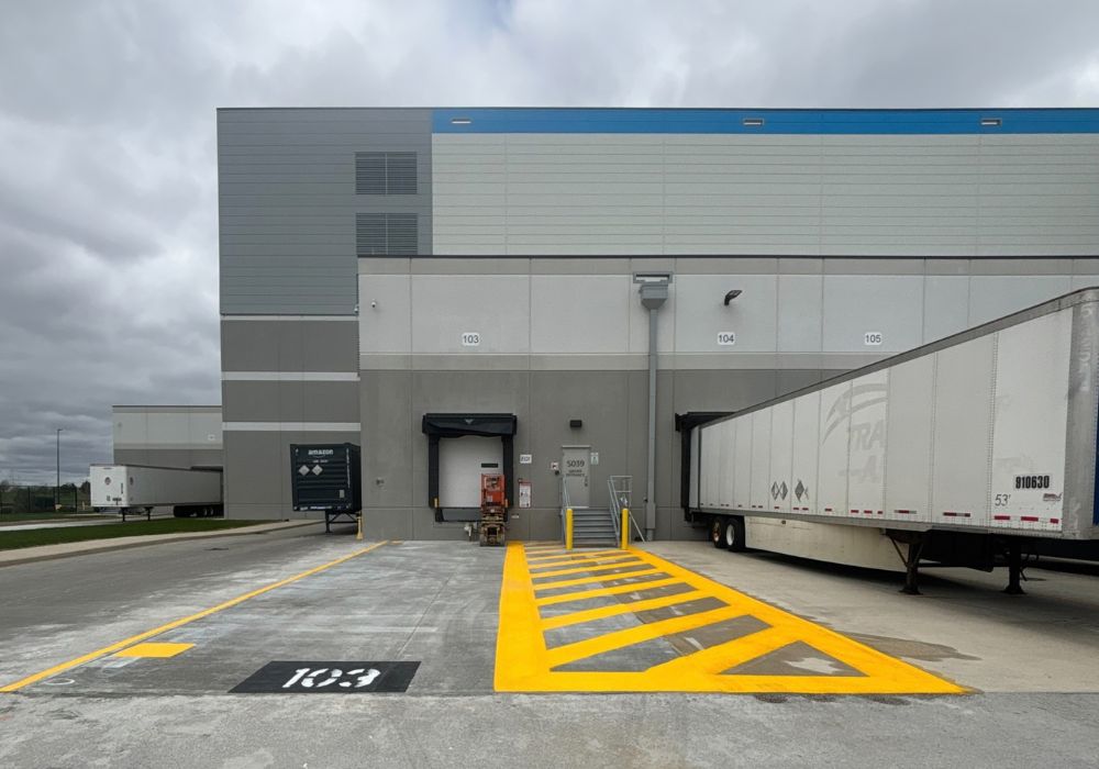Amazon_Website Body Image_1000x700 (4) distribution center loading docks