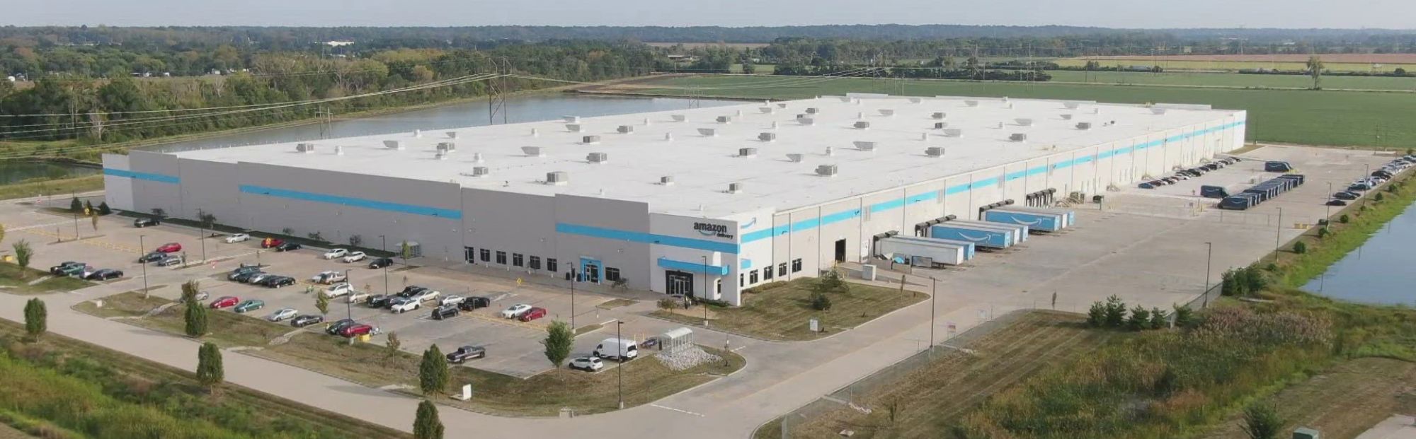 Amazon_Website Hero_2000x621 aerial of an Amazon distribution center