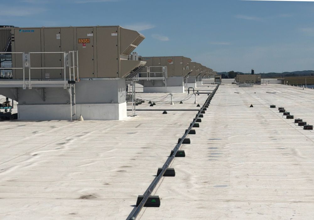 WM DC #6025_Website Body Image_1000x700 Roof top units on a distribution center