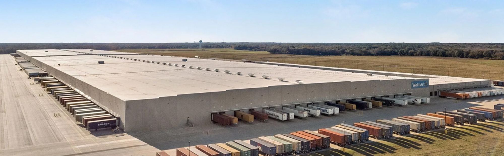 WM DC #6025_Website Hero_2000x621 long view of a distribution center